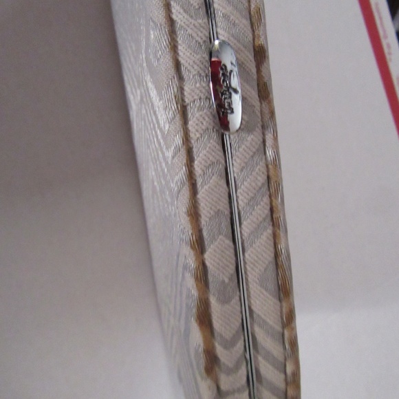 Defective Thirty One Hard Case Wallet - Picture 6 of 7